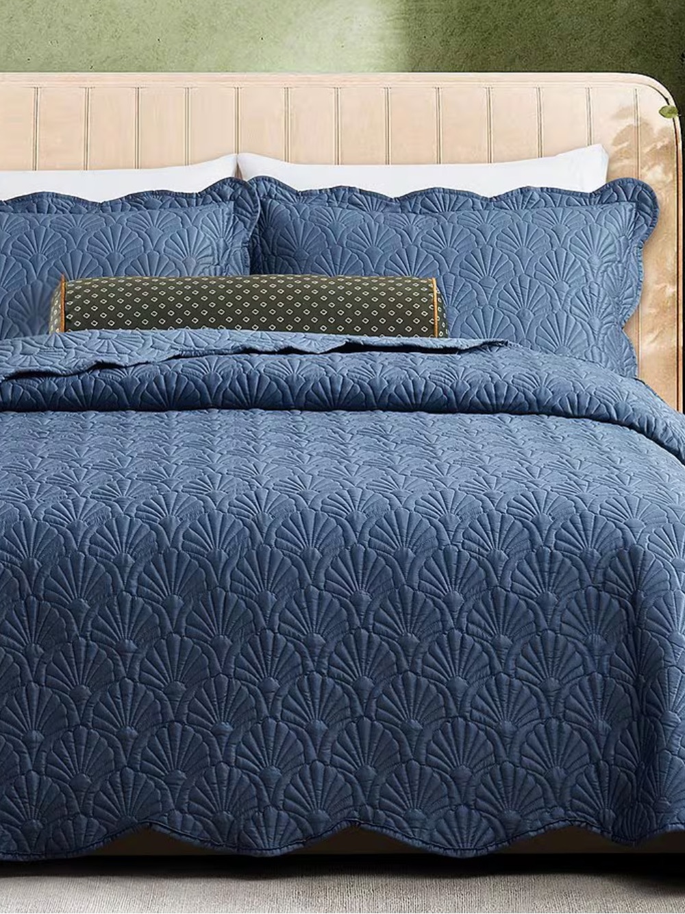3pc TED BAKER Deco Shell Sapphire Blue Quilt Set-Scalloped Edges- King- 108"x90" - Picture 4 of 8